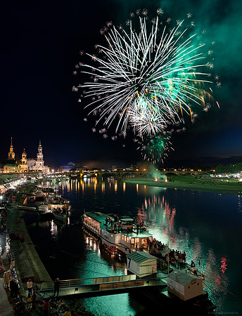Höhenfeuerwerk zum Jubiläumsfest